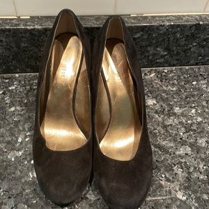 Nine West Black Seude wedge heels! Perfect for a night out.